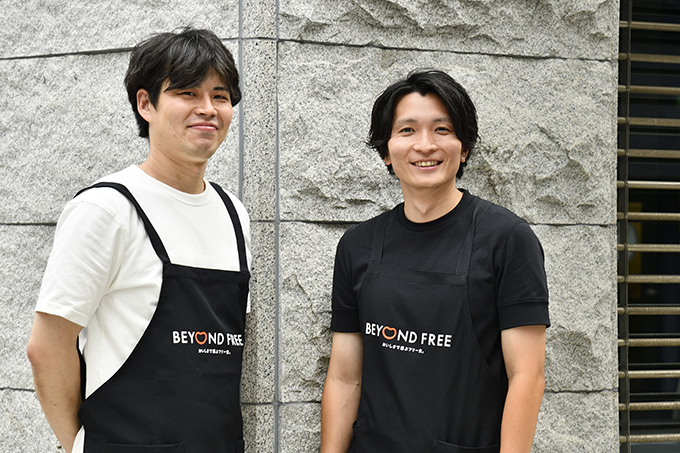 テーブルマーク株式会社の国貞佑介さん(右)と、同ブランドを推進するJT株式会社食品事業企画室の田代晶大さん(左)。